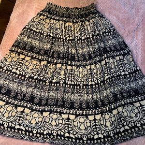 Long pattern skirt